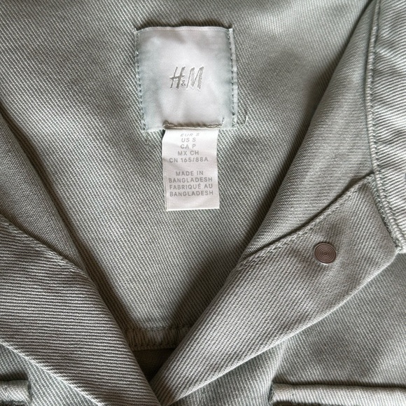 H&M Oversized Button-Up - Picture 4 of 4